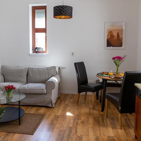 Republic Apartman Appartamento Baja Esterno foto