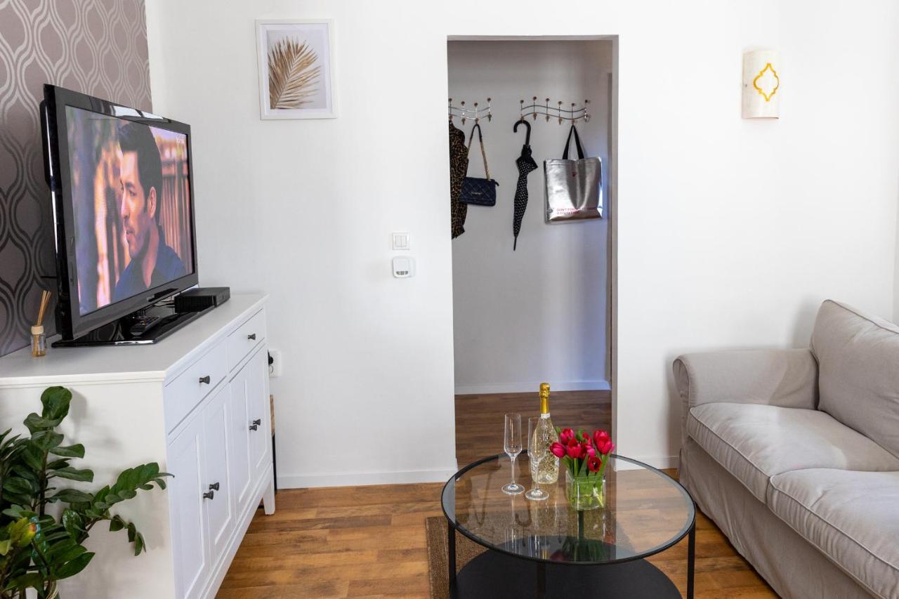 Republic Apartman Appartamento Baja Esterno foto