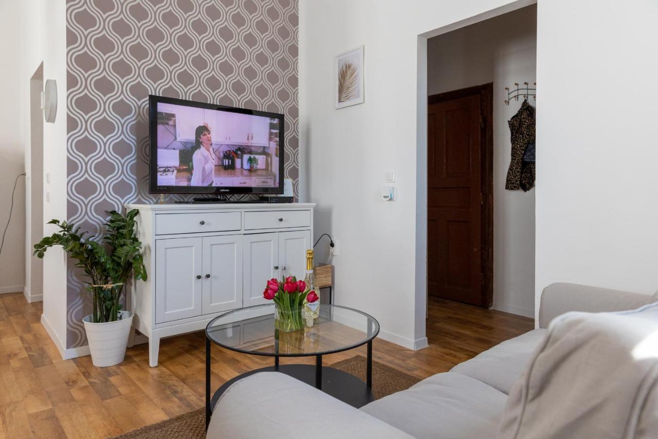 Republic Apartman Appartamento Baja Esterno foto