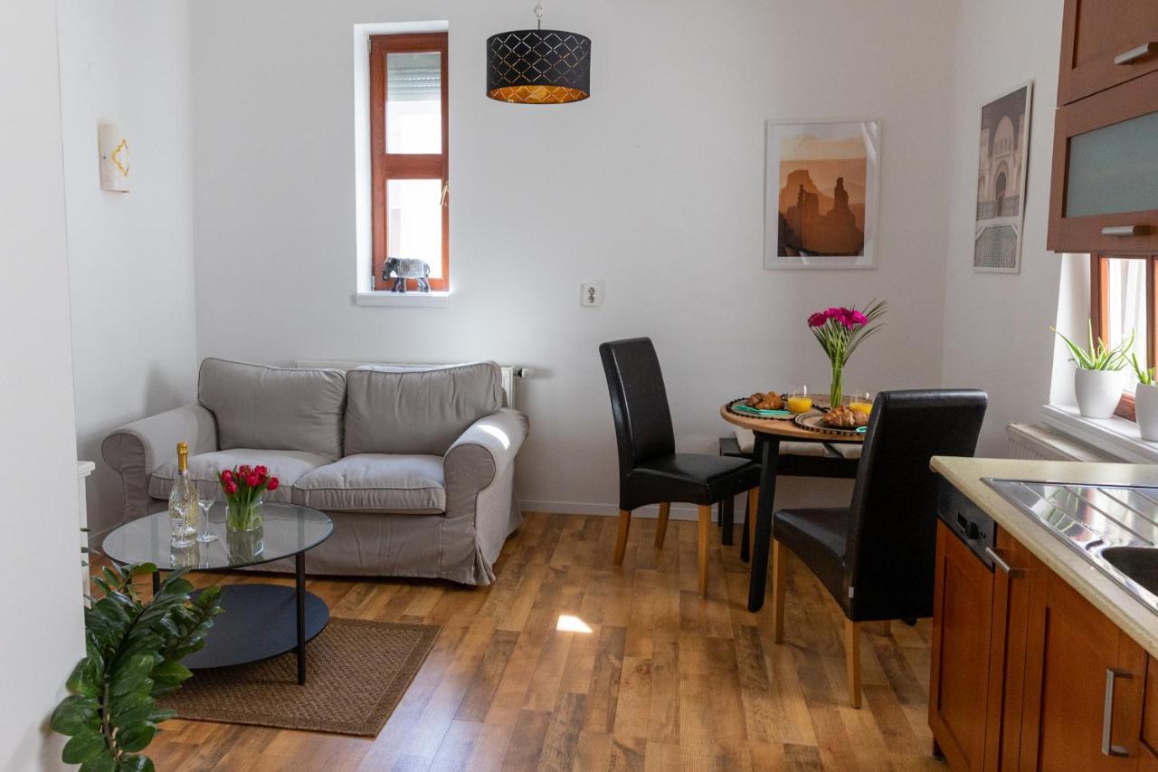 Republic Apartman Appartamento Baja Esterno foto