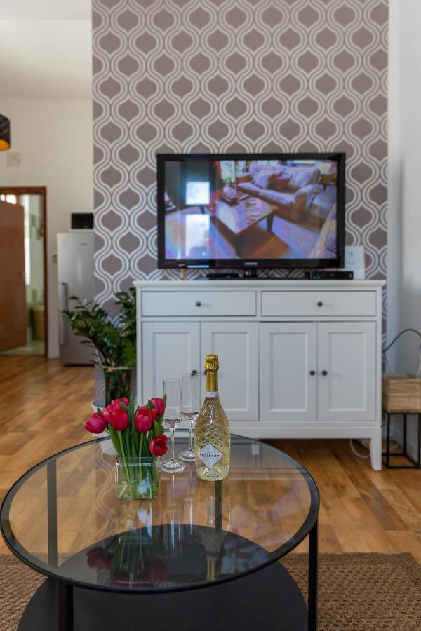 Republic Apartman Appartamento Baja Esterno foto