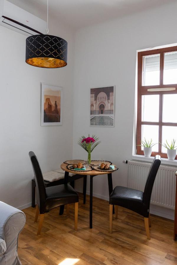 Republic Apartman Appartamento Baja Esterno foto