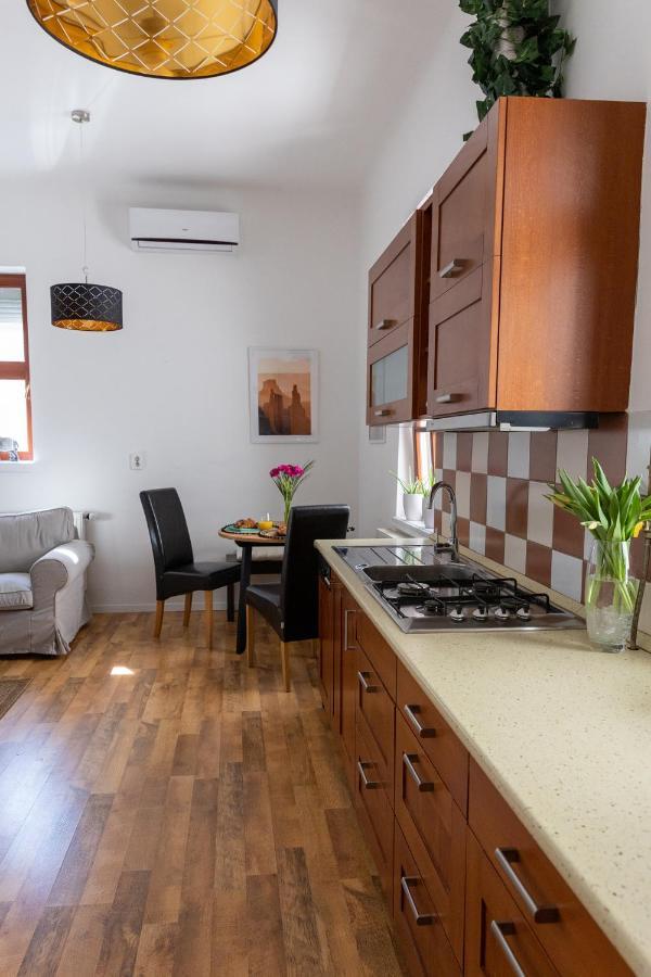 Republic Apartman Appartamento Baja Esterno foto