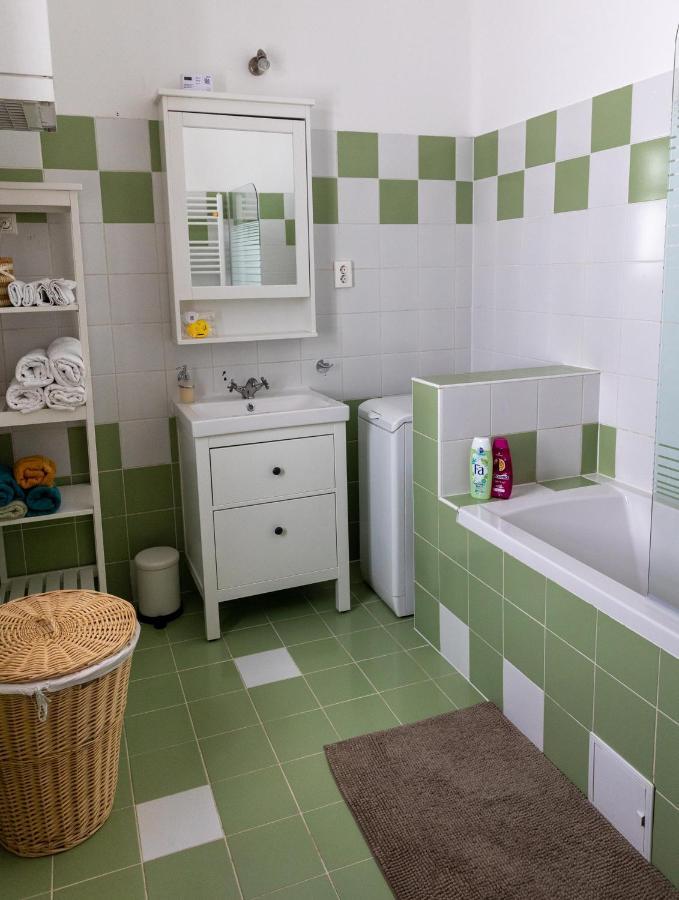 Republic Apartman Appartamento Baja Esterno foto