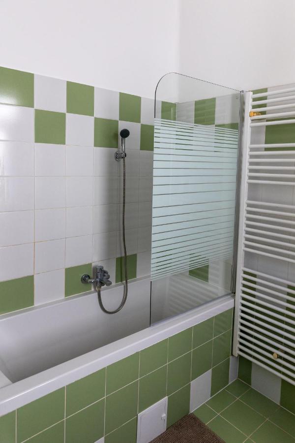 Republic Apartman Appartamento Baja Esterno foto